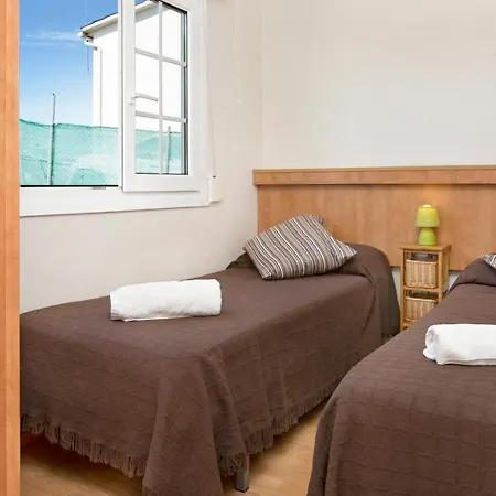 Villa Sleeps 6 *